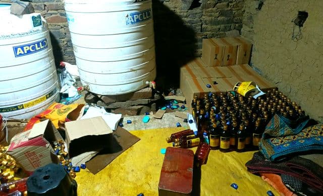 चाईबासा में अवैध शराब फैक्ट्री का भंडाफोड़, 22 लाख की शराब जब्त, माफियाओं पर शिकंजा कसने में जुटा उत्पाद विभाग