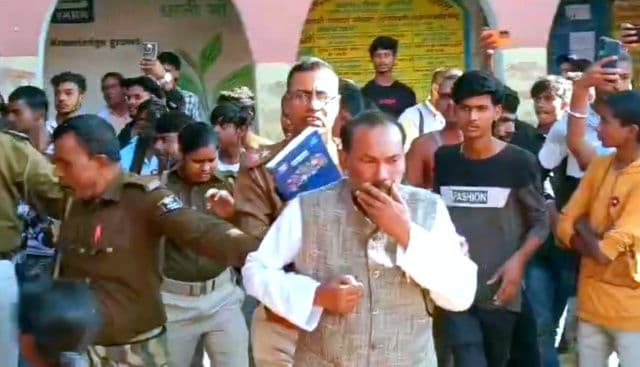 स्कूल की छात्राओं से छेड़छाड़ मामले में प्रधानाध्यापक शमशुल होदा मासूम निलंबित, विभागीय कार्रवाई शुरू