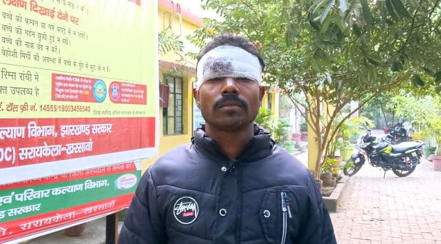 आदित्यपुर में बाथरूम के बाहर जानलेवा हमला, रवि साहनी पर चापड़ से वार, गंभीर रूप से घायल
