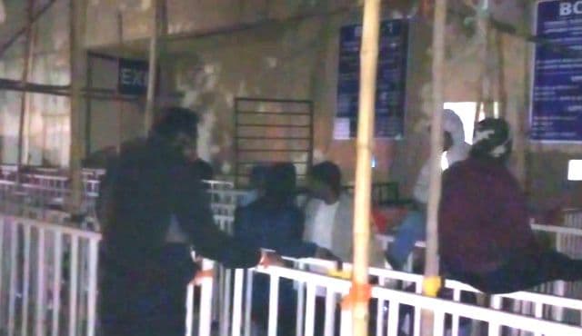 रांची में इंडिया-साउथ अफ्रीका मैच की टिकट बिक्री शुरू, JSCA स्टेडियम के बाहर रात से लगी लंबी कतारें