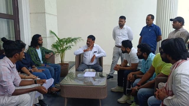 नई फिल्म नीति की मांग तेज, झॉलीवुड कलाकारों ने सरकार को दिया दिसंबर तक का ultimatum