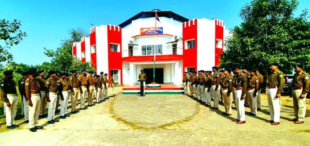 सरायकेला-खरसावाँ जिले में संविधान दिवस पर पुलिस ने पढ़ी प्रस्तावना
