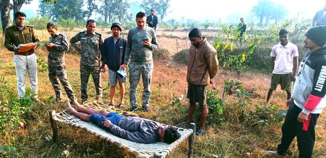 गम्हरिया के मोहनपुर में पेड़ से लटका मिला युवक का शव, संदिग्ध हालात से इलाके में सनसनी