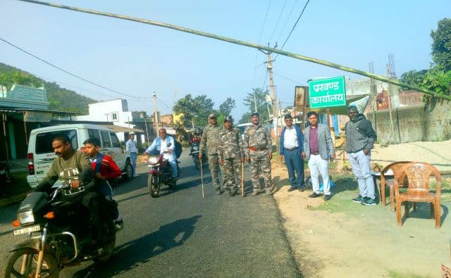 अवैध बालू खनन पर ईचागढ़ प्रशासन सख्त, अंचल अधिकारी ने चेकनाका का किया औचक निरीक्षण