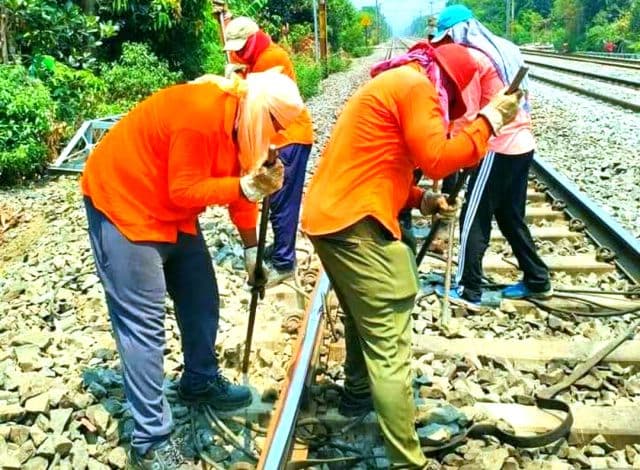 रात की ठंड में गश्ती कर दो ट्रैकमैनों ने बचाई सैकड़ों जानें, यूनियन करेगी सम्मानित