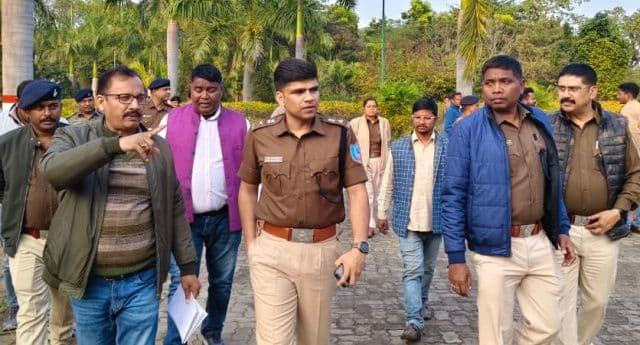 खरसावाँ शहीद दिवस से पहले पुलिस अलर्ट, एसपी ने सुरक्षा तैयारियों का लिया जायजा