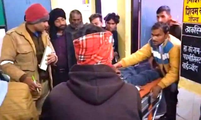 घने कोहरे में औरैया में भीषण हादसा, मोपेड-बाइक की टक्कर से तीन की मौत, हेलमेट भी क्षतिग्रस्त