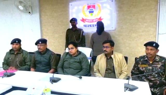 पलामू पुलिस की बड़ी कार्रवाई, माधुरी जंगल से ब्राउन शुगर तस्करी का भंडाफोड़