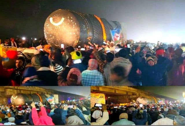 कड़ाके की ठंड में उमड़ा आस्था का सैलाब, विश्व का सबसे विशाल शिवलिंग पहुंचा पूर्वी चंपारण के विराट रामायण मंदिर