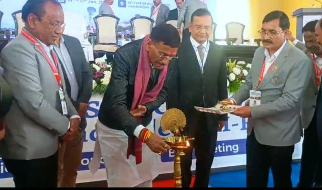 आदित्यपुर ऑटो क्लस्टर में डिफेंस-एमएसएमई कॉन्क्लेव का शुभारंभ, केंद्रीय रक्षा राज्य मंत्री संजय सेठ ने बढ़ाया उद्यमियों का हौसला
