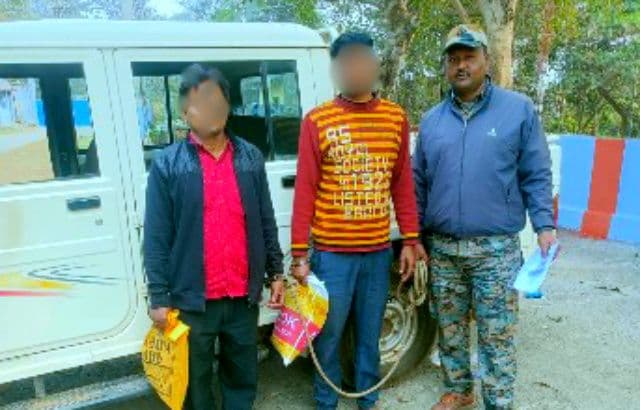 आदित्यपुर व सरायकेला में उत्पाद विभाग छापेमारी, 1.86 लीटर विदेशी शराब बरामद, दो गिरफ्तार