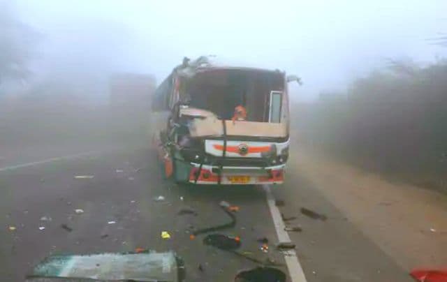 राजस्थान में घना कोहरा बना हादसों की वजह, सीकर में चार वाहनों की टक्कर, 10 घायल