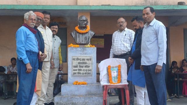 बसंत पंचमी पर विद्या की आराधना, बनी विद्या मंदिर में सरस्वती पूजा संग नेताजी को श्रद्धांजलि