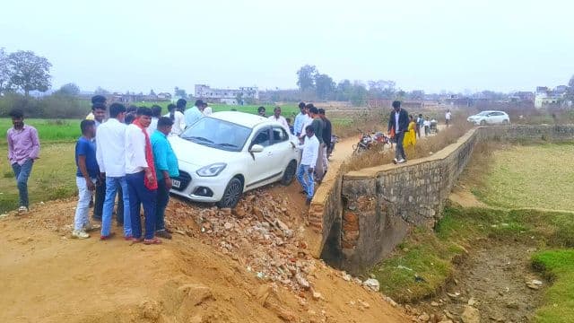 आठ माह से जर्जर पुल पर लापरवाही, कुटमू-सरईडीह मार्ग पर बड़ा हादसा टला