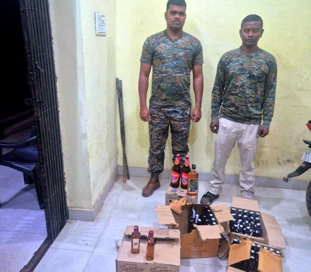 होली से पहले उत्पाद विभाग की बड़ी कार्रवाई, बंद घर से नकली विदेशी शराब बरामद