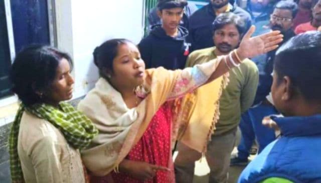 चक्रधरपुर में गला रेतकर युवक की हत्या, पुलिस की निष्क्रियता पर भड़के लोग