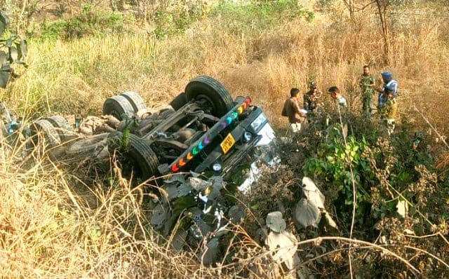 डोबो-कांदरबेड़ा मार्ग पर ट्रेलर हादसा, कपाली ओपी पुलिस की त्वरित कार्रवाई में भी नहीं बची चालक की जान