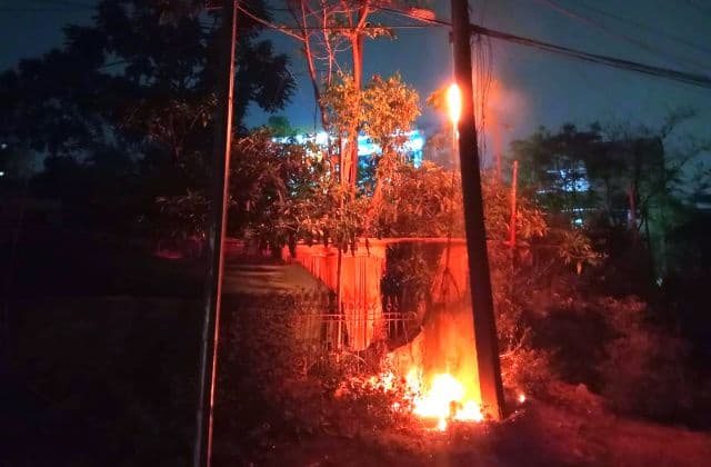 प्रभात पार्क में शॉर्ट सर्किट से लगी आग पर तुरंत काबू, मौके पर पहुंचीं वार्ड 17 की पार्षद नीतू शर्मा