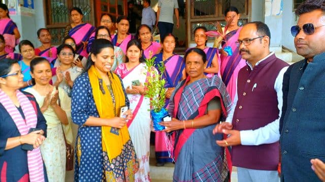 महिला दिवस पर सांसद जोबा माझी ने दी महिलाओं को शुभकामनाएं, मुख्यमंत्री आवास विवाद पर कहा- यह व्यक्तिगत नहीं, सरकारी आवास