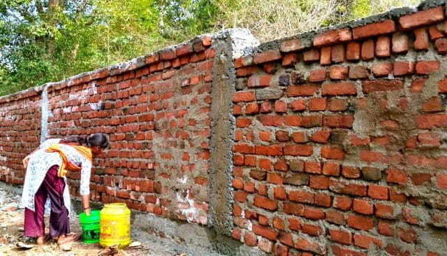 बरवाडीह के बरखेता-द्वारपार सरना स्थल चारदीवारी निर्माण में अनियमितता का आरोप, ग्रामीणों ने उठाई जांच की मांग