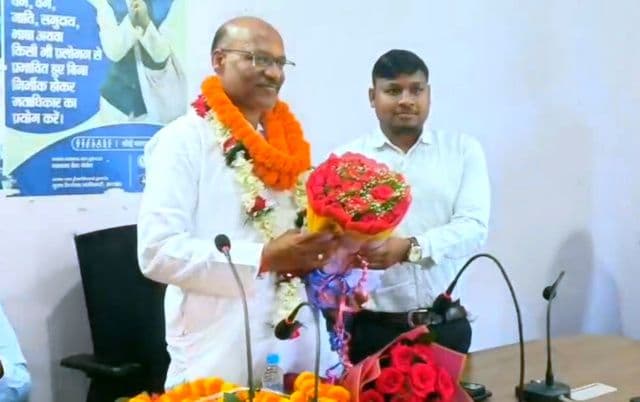 सरायकेला नगर पंचायत में नई सरकार का गठन, मनोज चौधरी अध्यक्ष और अविनाश कवि उपाध्यक्ष बने