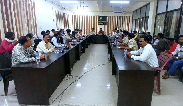 ईद, सरहुल और रामनवमी को लेकर प्रशासन सतर्क, शांति समिति की बैठक में अहम निर्णय