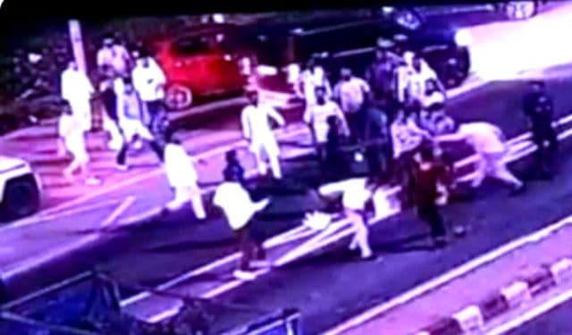 मांडर टोल प्लाजा पर बारातियों का तांडव, मैनेजर समेत कई कर्मियों को बेरहमी से पीटा