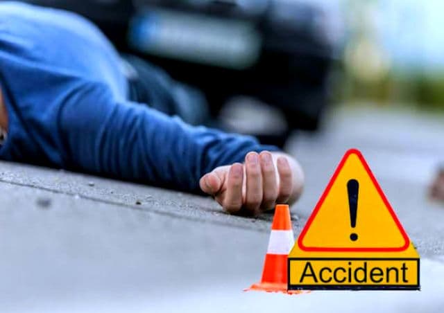 चाईबासा मार्ग पर दर्दनाक सड़क हादसा, स्कूटी पलटने से पिता की मौत, बेटी घायल