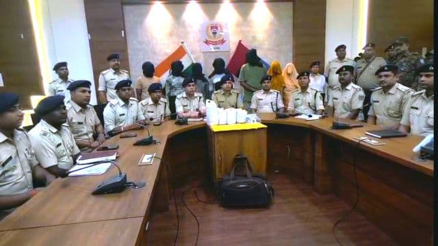 72 घंटे में ज्वेलरी लूटकांड का खुलासा, 7 आरोपी गिरफ्तार, एसपी मुकेश लुणायत की बड़ी कार्रवाई