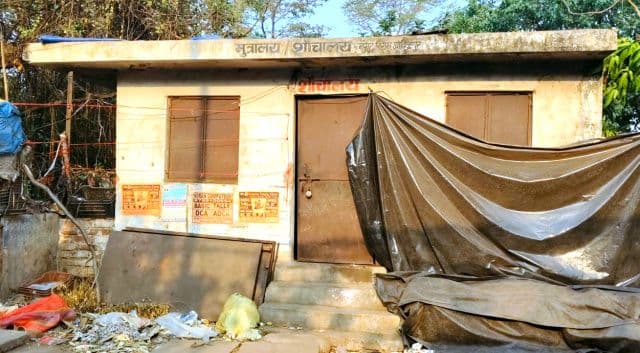 आदित्यपुर गुमटी बस्ती में बदहाल शौचालय पर फिर उठी आवाज, नगर निगम को सौंपा जाएगा आवेदन