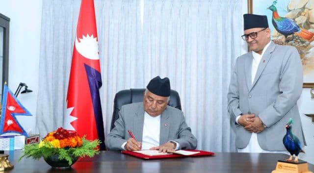 नेपाल में राष्ट्रपति ने सरकार को दिया बड़ा झटका, 6 अध्यादेशों पर लगाई रोक