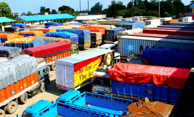 नेपाल में आयातित सामान पर MRP लेबल अनिवार्य, कस्टम क्लियरेंस ठप, सीमा पर अटके सैकड़ों कंटेनर