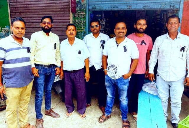 हजारीबाग हमले के विरोध में बरवाडीह के पत्रकारों ने बांधा काला बिल्ला, जताया आक्रोश