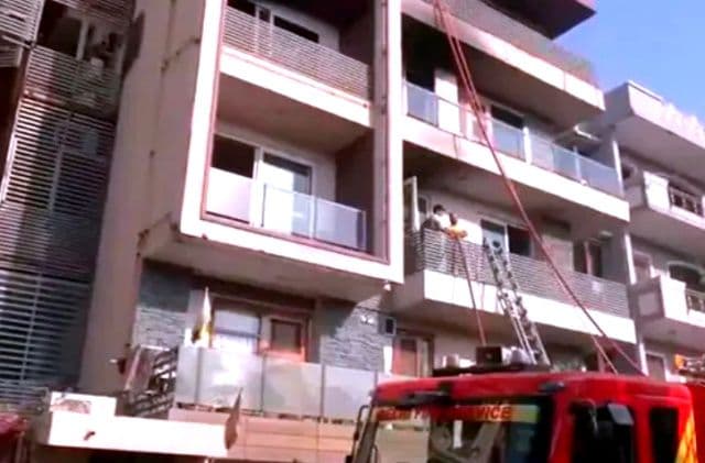 दिल्ली के विवेक विहार में चार मंजिला इमारत में भीषण आग, 9 लोगों की दर्दनाक मौत