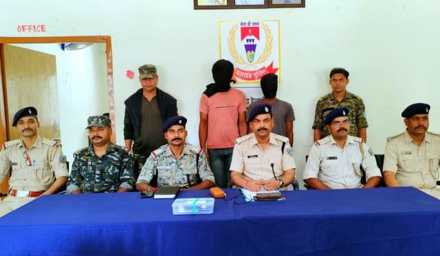 लातेहार पुलिस ने सुलझाई पूर्व सीआरपीएफ जवान हत्या की गुत्थी, दो आरोपी गिरफ्तार