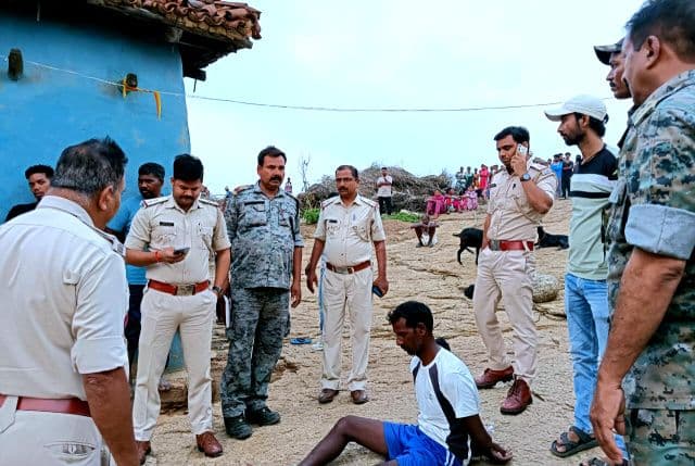 लोहरदगा में दिल दहला देने वाला दोहरा हत्याकांड, युवक ने मां और पत्नी की सब्बल से पीटकर की हत्या