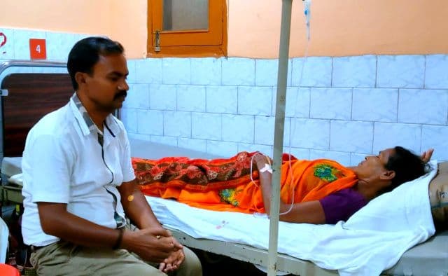पंचायत समिति सदस्य कृष्णा राम ने रक्तदान कर बचाई महिला की जान