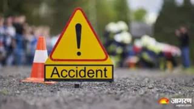 बड़कागांव घाटी में सड़क पर पड़े पत्थर से टकराई बाइक, युवक गंभीर रूप से घायल