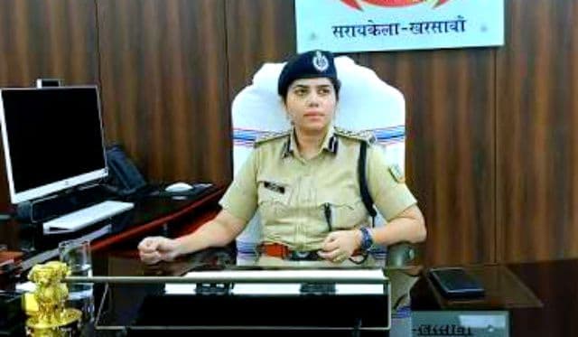 एसपी निधि द्विवेदी का बड़ा एक्शन, चांडिल सर्किल इंस्पेक्टर राजेश सिंह लाइन हाजिर