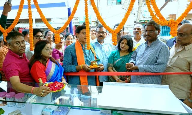 आदित्यपुर के एमपी नगीना में प्रधानमंत्री जन औषधि केंद्र का उद्घाटन, जेनेरिक दवाओं को बढ़ावा देने पर जोर