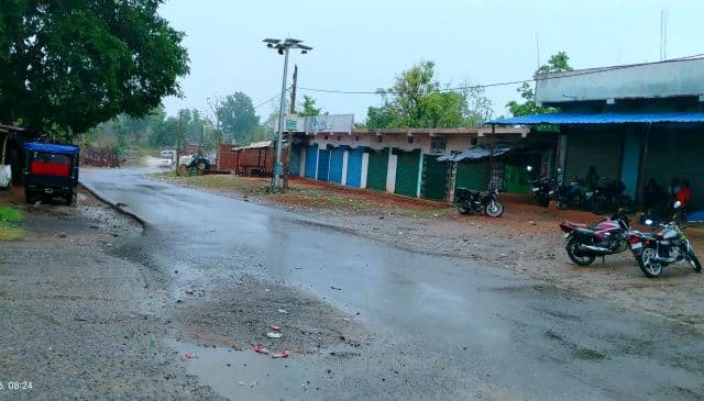 बरवाडीह में बदला मौसम का मिजाज, तेज आंधी और झमाझम बारिश से गर्मी से मिली राहत