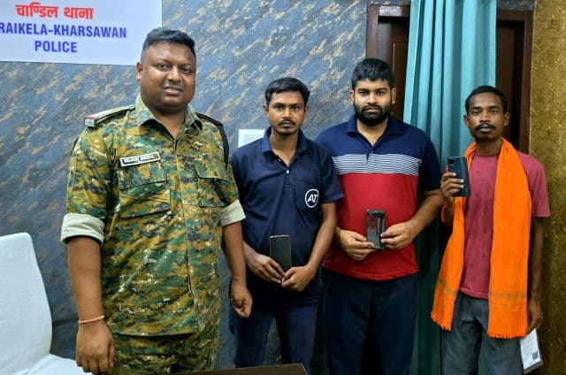 प्रोजेक्ट डिवाइस के तहत चांडिल पुलिस की बड़ी सफलता, तीन गुम मोबाइल बरामद कर लौटाए गए