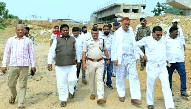 औरंगा नदी पर बन रहे बहुप्रतीक्षित पुल का विधायक ने लिया जायजा, गुणवत्ता से समझौता नहीं करने की चेतावनी