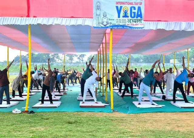 अंतर्राष्ट्रीय योग दिवस-2026 के सफल आयोजन को लेकर गिरिडीह स्टेडियम में योग पूर्वाभ्यास कार्यक्रम आयोजित
