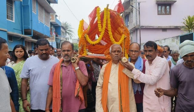 पूर्व विधायक लोकनाथ महतो की पत्नी मोलनी देवी का निधन, अंतिम यात्रा में उमड़ा जनसैलाब