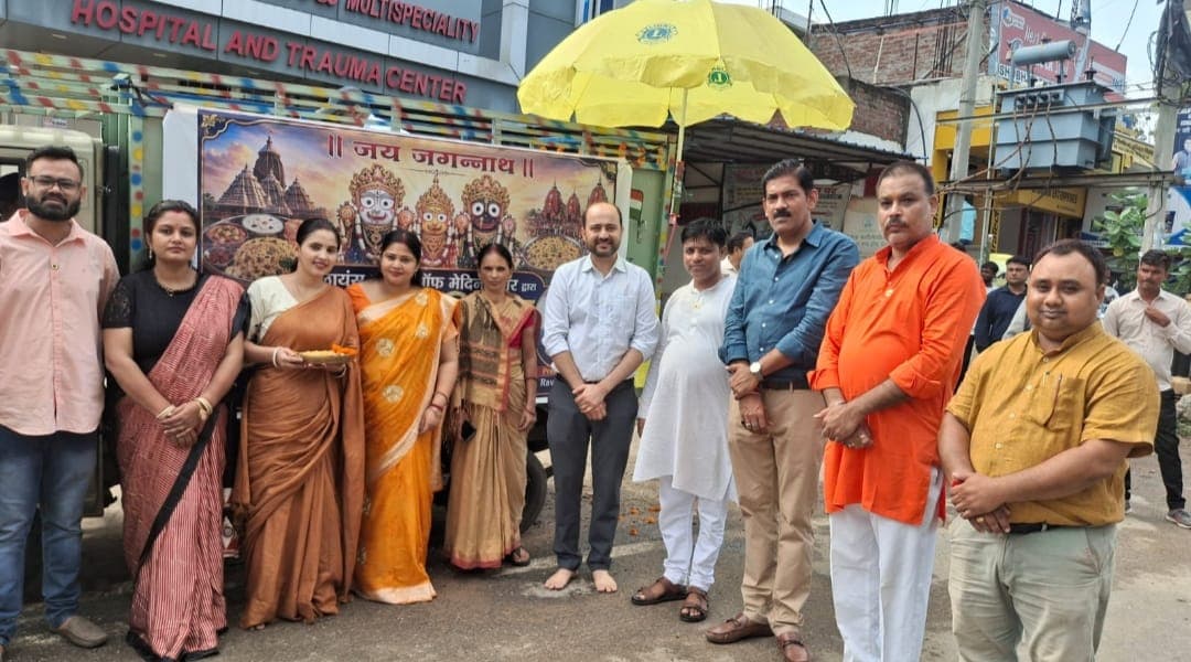 अघोर आश्रम शिव महावीर मंदिर प्रांगण में देवी मां के प्राण प्रतिष्ठा को ले निकली कलश यात्रा  हजारों की संख्या में श्रद्धालुओं ने माथे पर उठाया कलश 