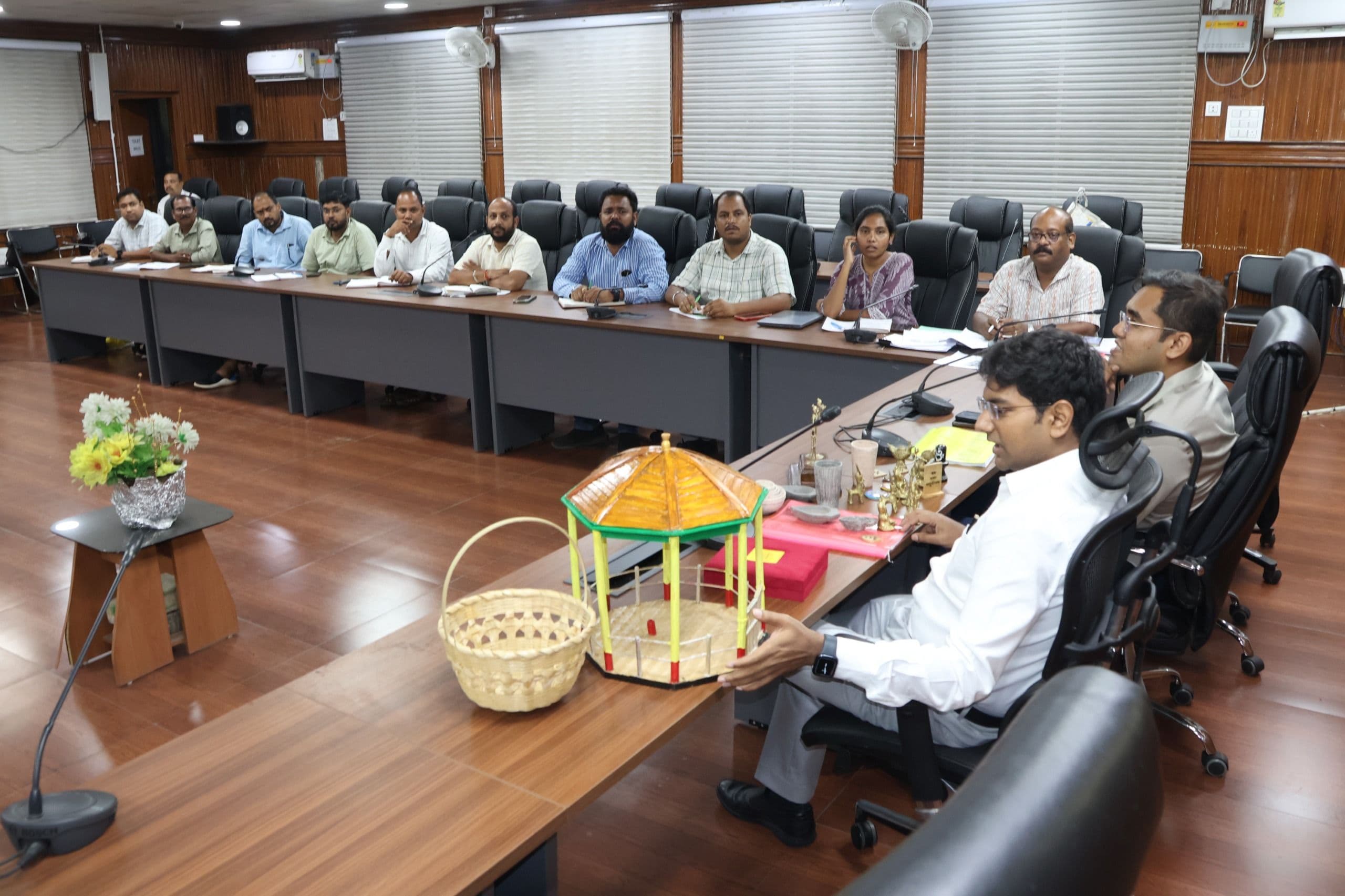 श्रावणी मेला में महिला उद्यमियों के उत्पादों को मिलेगा बड़ा बाजार, JSLPS की समीक्षा बैठक में उपायुक्त ने दिए निर्देश