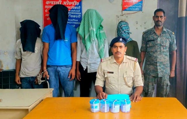 कपाली में नशे के खिलाफ बड़ी कार्रवाई, 58 पुड़िया ब्राउन शुगर के साथ चार युवक गिरफ्तार