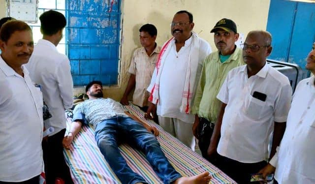 रक्तदान शिविर में केपी सोरेन ने बढ़ाया रक्तदाताओं का हौसला, 50 यूनिट रक्त संग्रह
