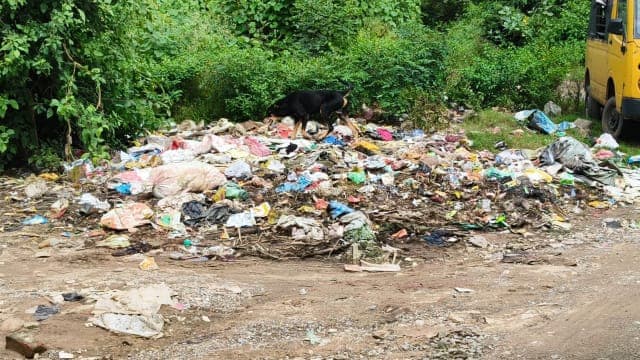 आदित्यपुर वार्ड 15 में कचरे का अंबार, मच्छर और दुर्गंध से बीमारी का खतरा